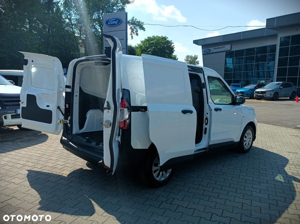Ford Transit Courier - 11
