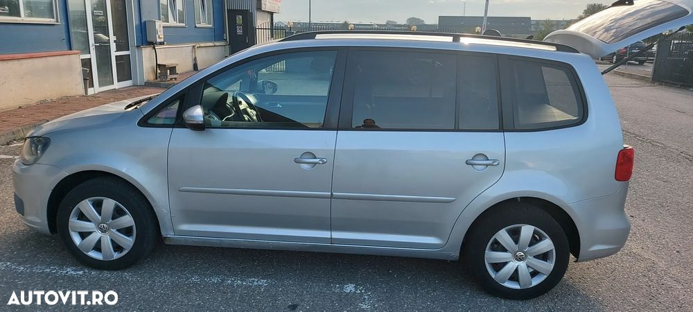 Volkswagen Touran - 10