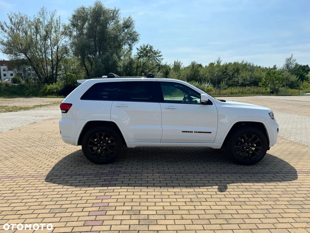 Jeep Grand Cherokee - 11