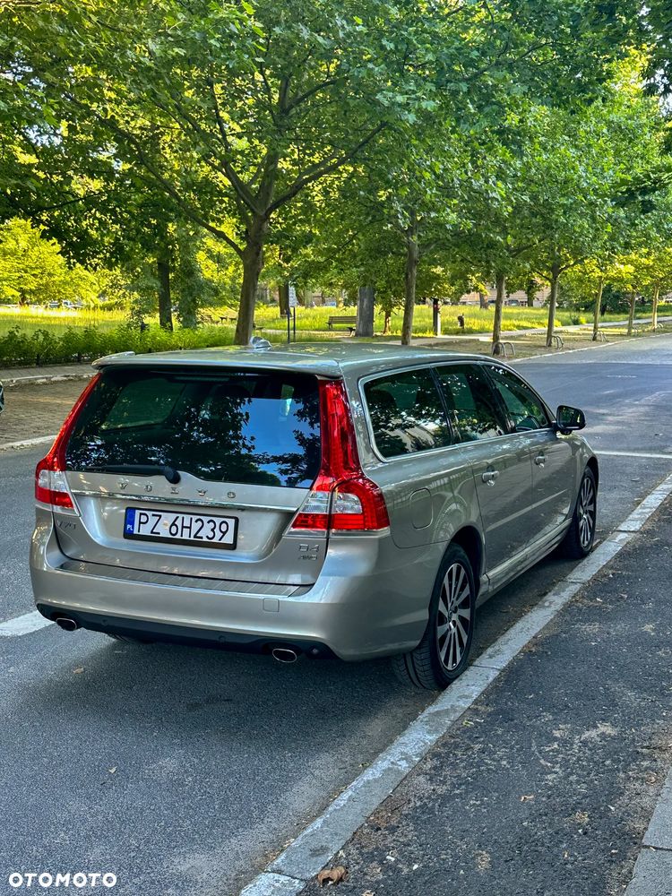 Volvo V70 D5 AWD Summum - 16