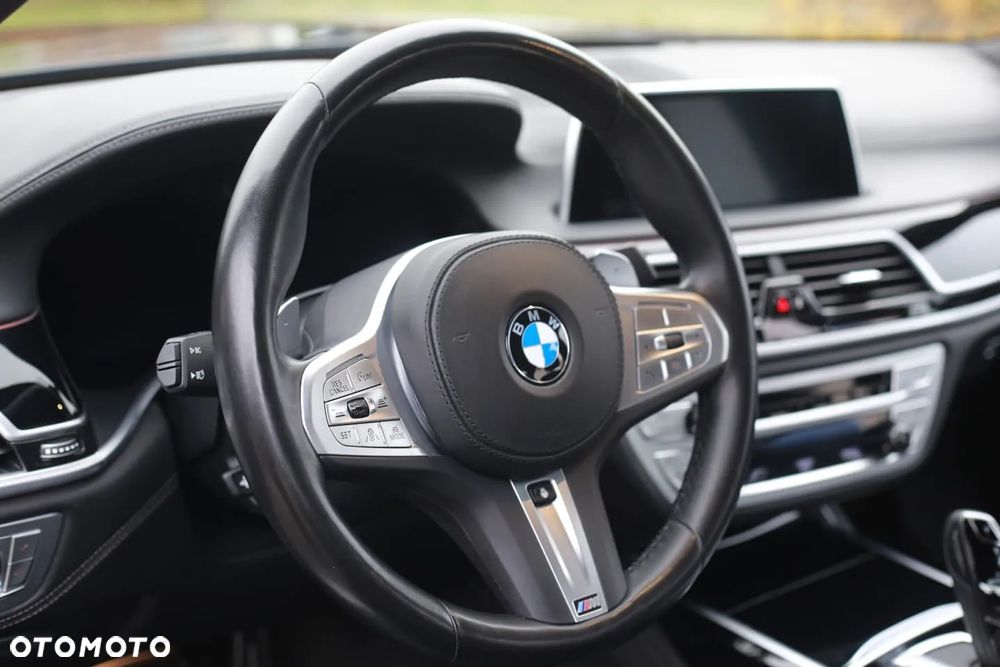 BMW Seria 7 M760Li xDrive - 16