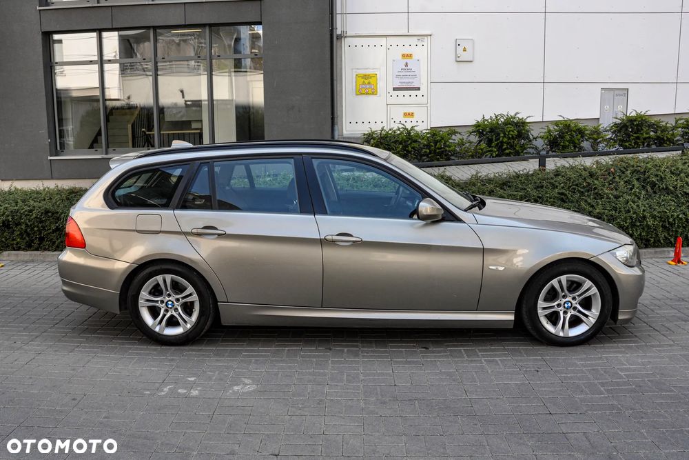 BMW Seria 3 320d DPF Efficient Dynamics Edition - 6