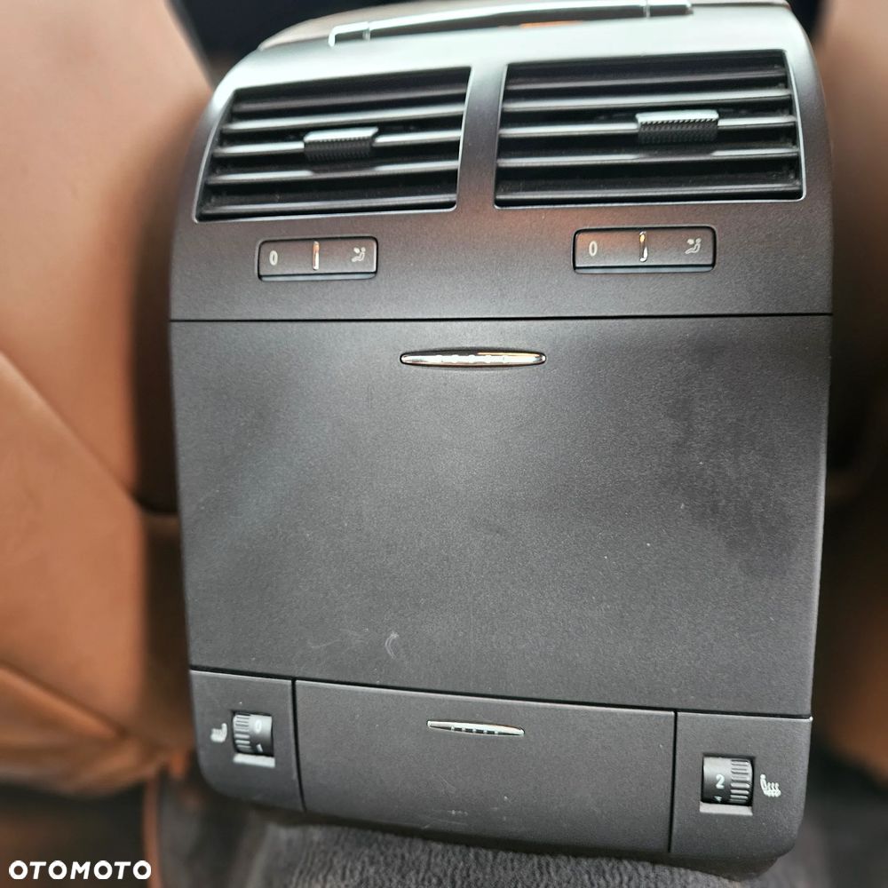 Volkswagen Phaeton - 18