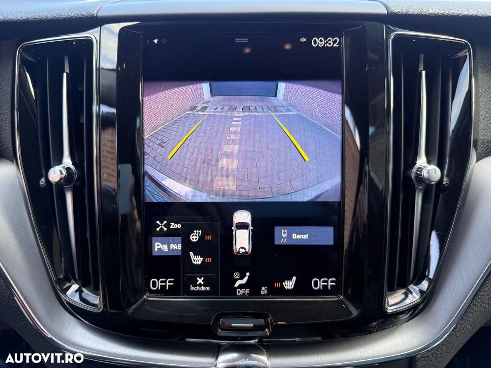 Volvo XC 60 B4 MHEV AWD Momentum Pro - 25