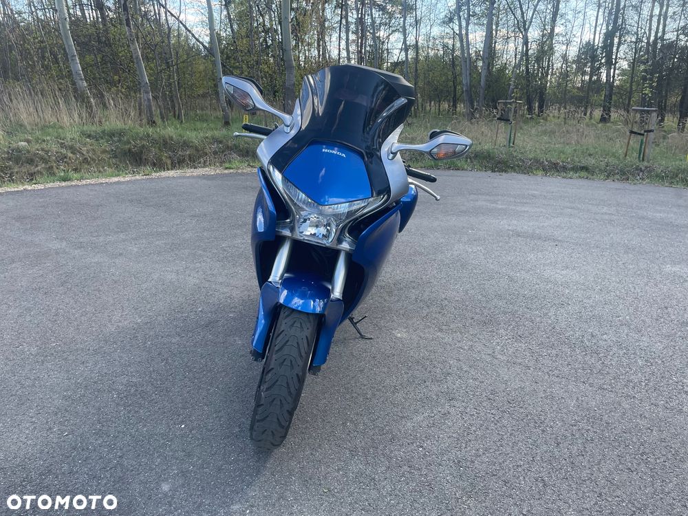 Honda VFR - 3