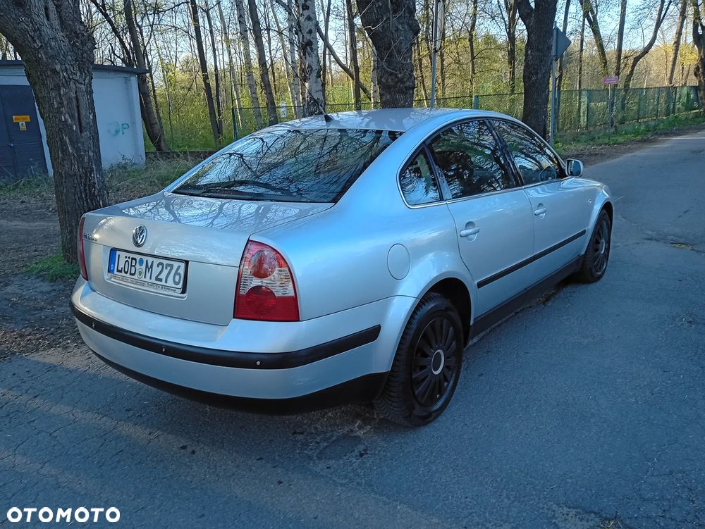 Volkswagen Passat 1.6 GL - 11