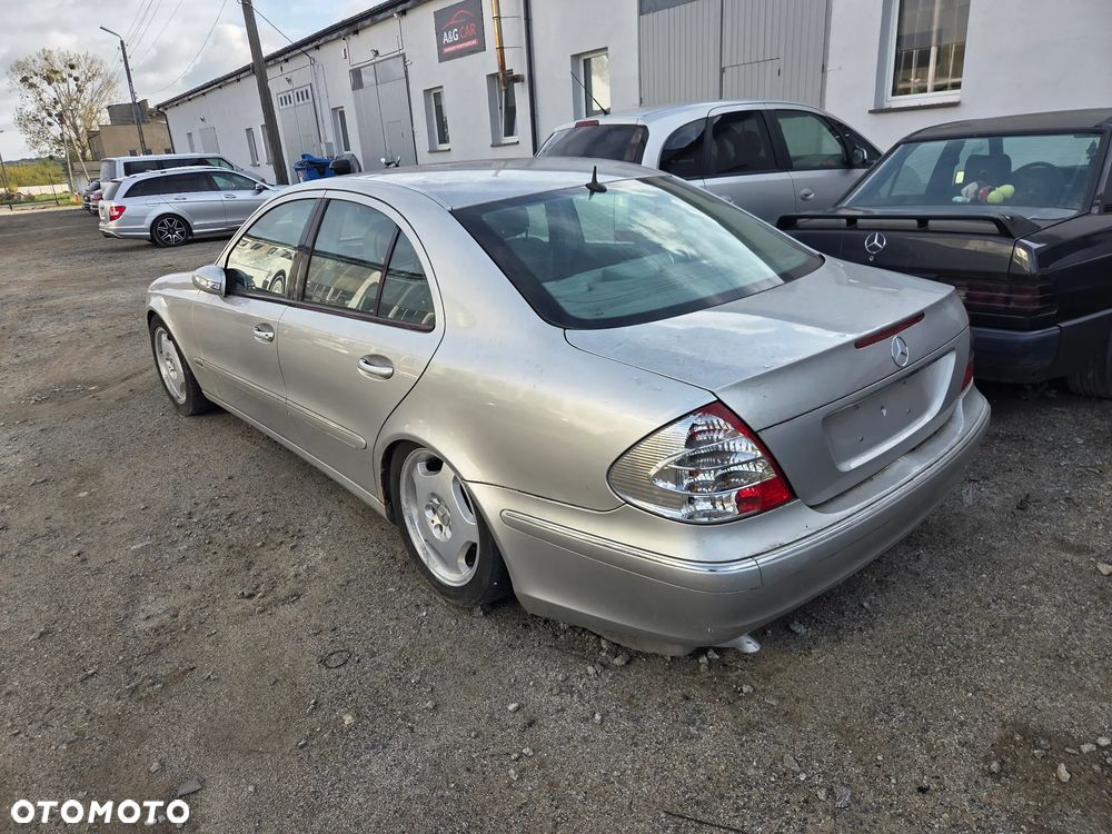 Mercedes-Benz E-Class 2003 photo 3
