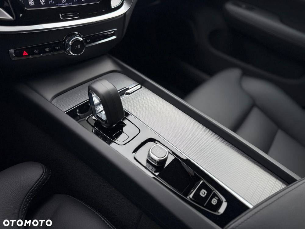 Volvo V60 Cross Country B4 D AWD Plus - 25