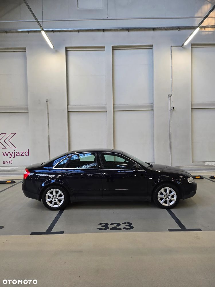 Audi A4 Limousine - 16