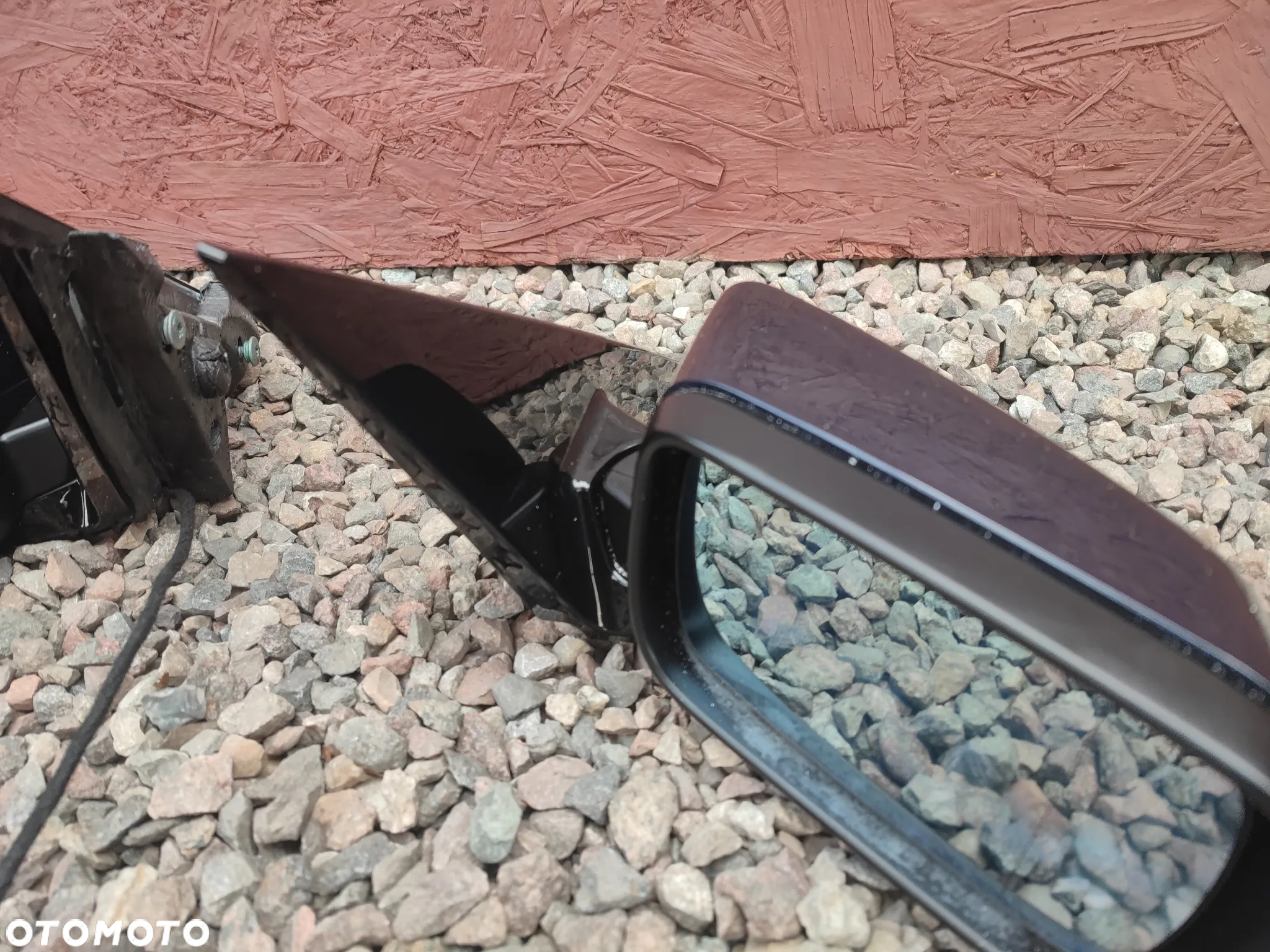 BMW E46 SEDAN / TOURING ORYGINALNE LUSTERKO LEWE / PRAWE ZEWNĘTRZNE EUROPA Z WERSJI SCHADOW-LINE ( CZARNY GŁĘBOKI POŁYSK ) W KOLORZE ORIENTBLAU Metallic 317/5 NA KOSTKĘ 5 PIN O NR. 51 16 7 890 828 / 51 16 7 890 825 OEM W BARDZO DOBRYM STANIE - 3