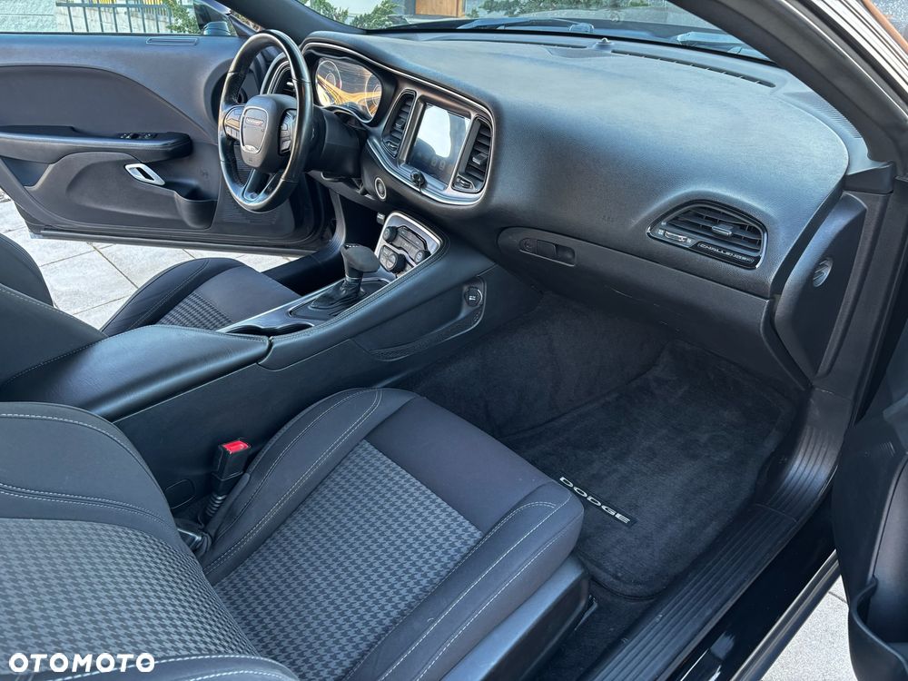 Dodge Challenger - 23