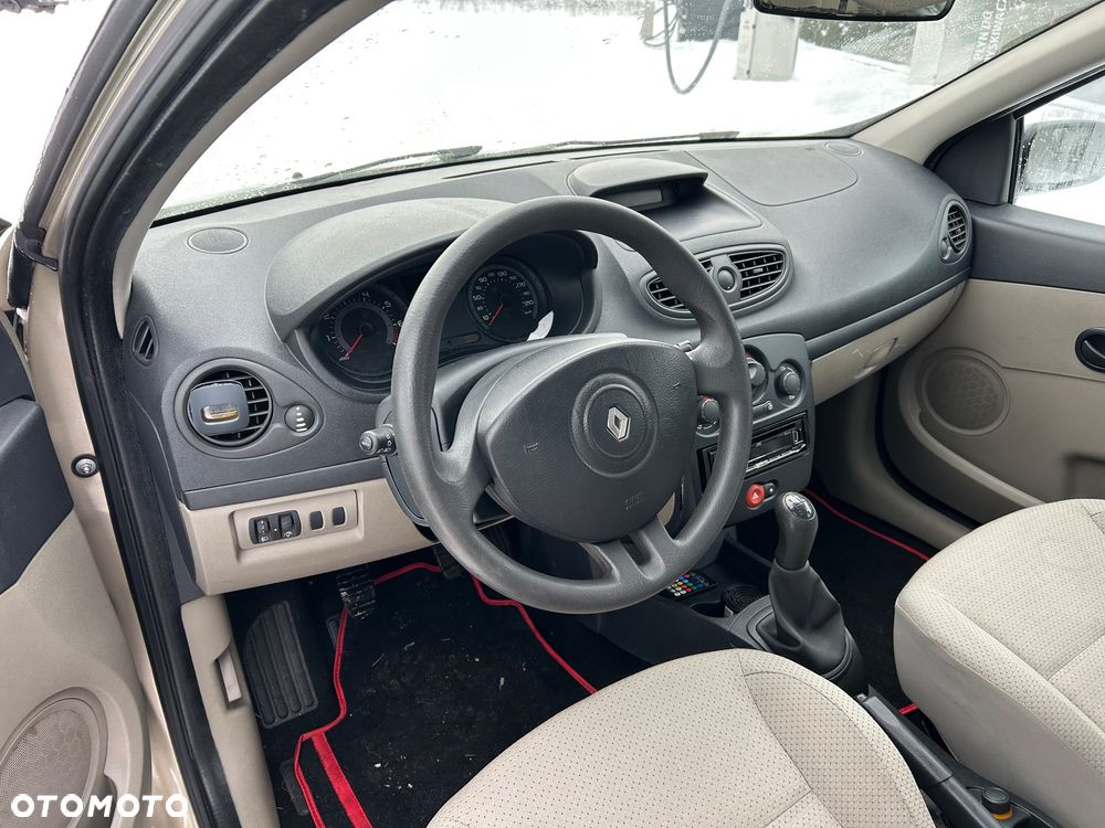 Renault Clio - 9