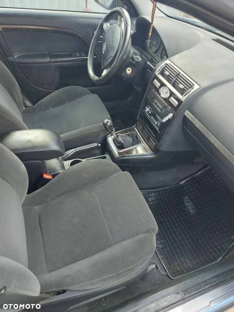 Ford Mondeo 2.0 Ghia - 16