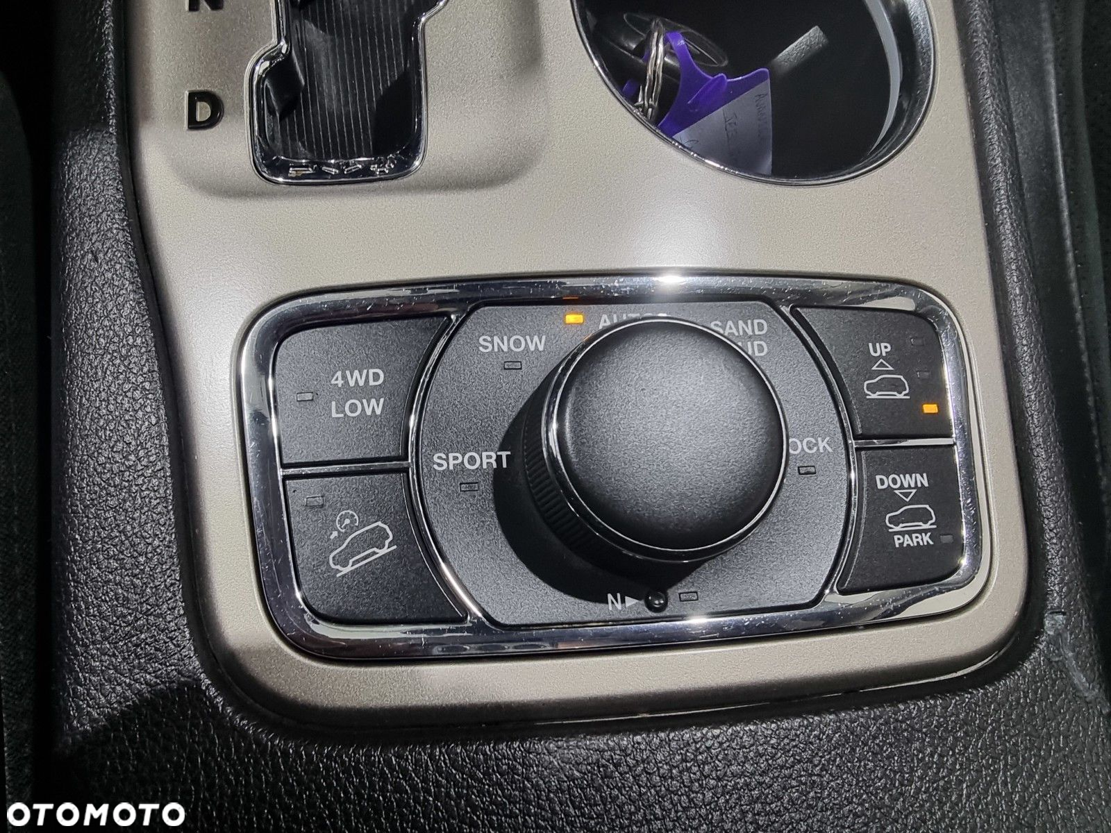 Jeep Grand Cherokee - 23