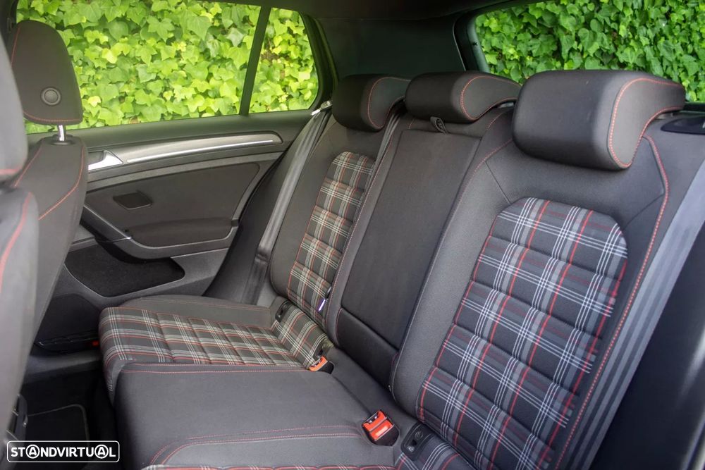 VW Golf 2.0 TSI GTI DSG - 14