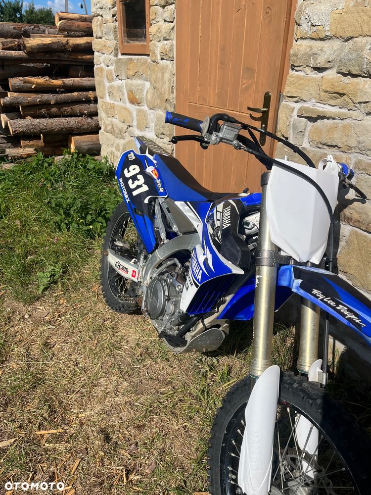 Yamaha YZF - 8