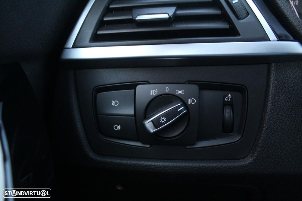 BMW 330 e iPerformance - 13