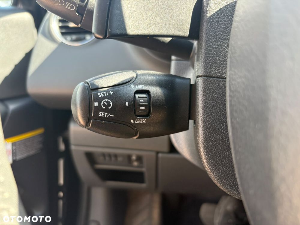 Peugeot 3008 Hybrid4 - 12