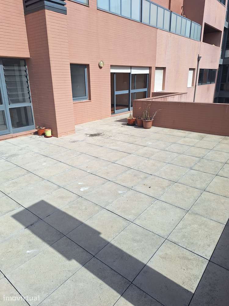 T2 com Terraço, Garagem e arrecadação em Vila Nova de Gaia - Grande imagem: 3/18