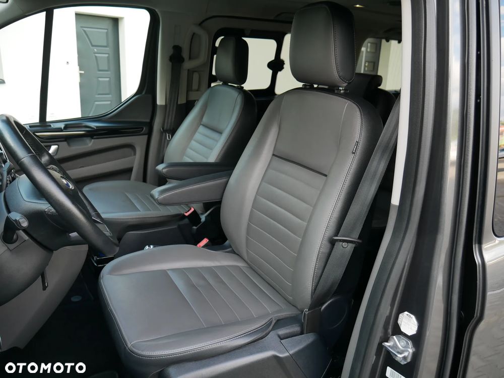 Ford Tourneo Custom 320 L2H1 VA Autm Titanium - 26