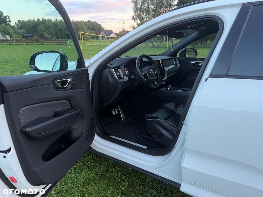 Volvo XC 60 B4 B R-Design - 11