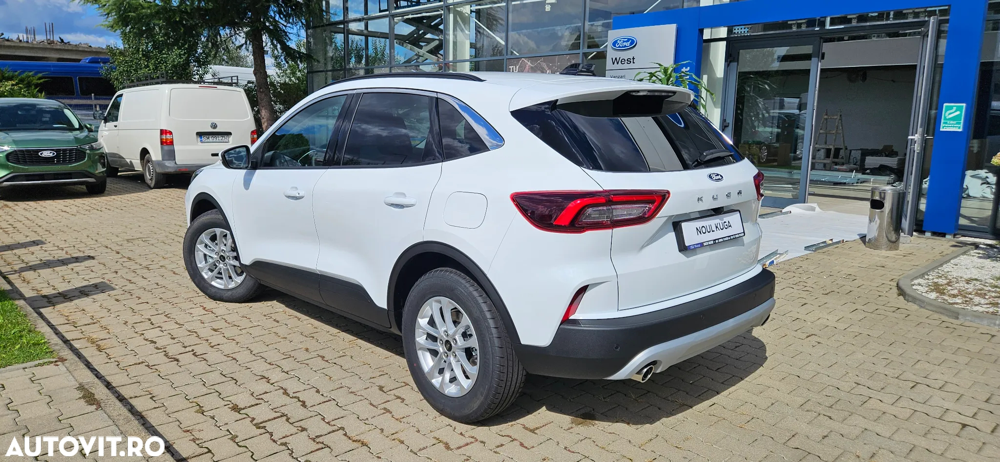 Ford Kuga 1.5 EcoBoost A8 FWD Titanium - 3