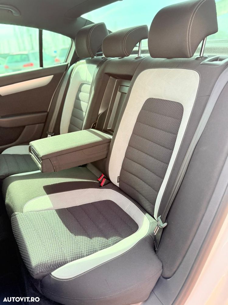 Volkswagen Passat 2.0 TDI DSG BlueMotion Technology R-Line - 12