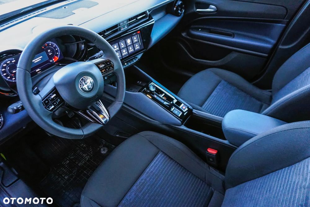 Alfa Romeo Junior 1.2 mHEV Ibrida eDCT - 27