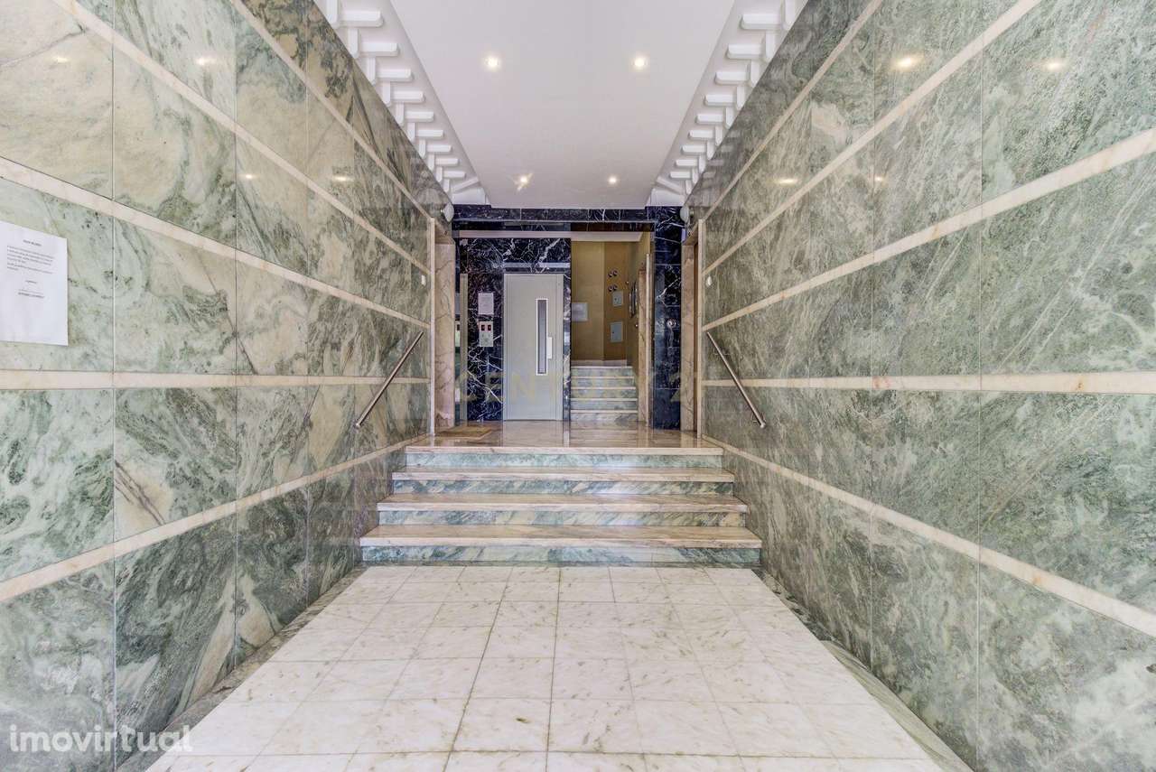 Apartamento T2 na prestigiada Estrada de Benfica, em frente ao Centro - Grande imagem: 3/19