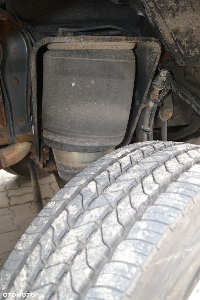 MAN TGM 26.290 TYLKO 263 tys. km TRZECIA OŚ SKRĘTNA MOŻLIWOŚĆ REJESTRACJI JAKO POMOC DROGOWA PLATFORMA dł. 7.4 m - 22