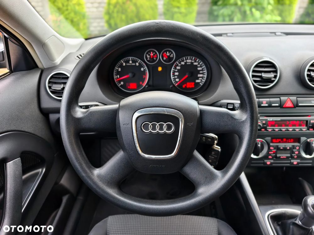 Audi A3 1.6 Attraction - 11