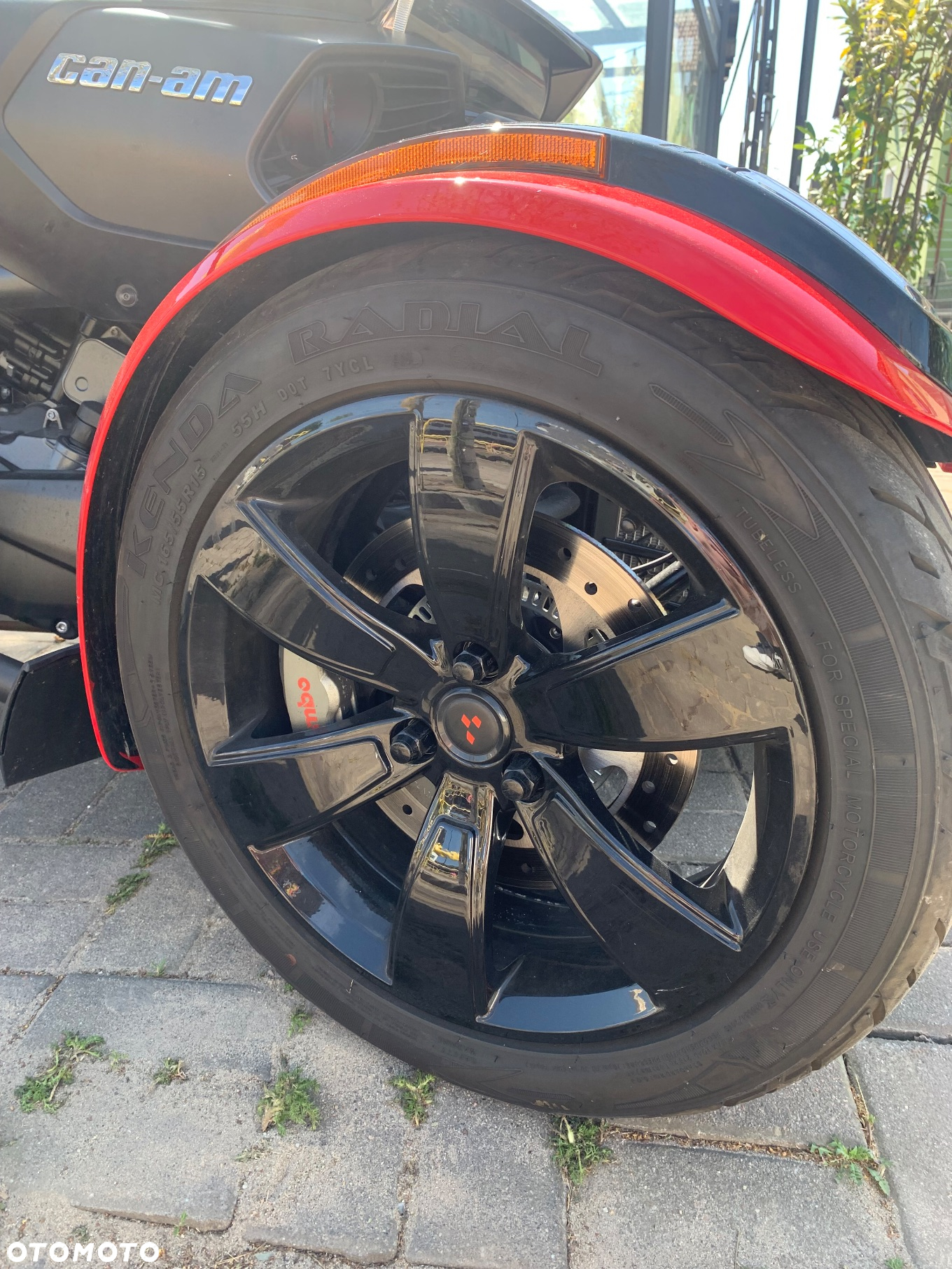 Can-Am Spyder - 12