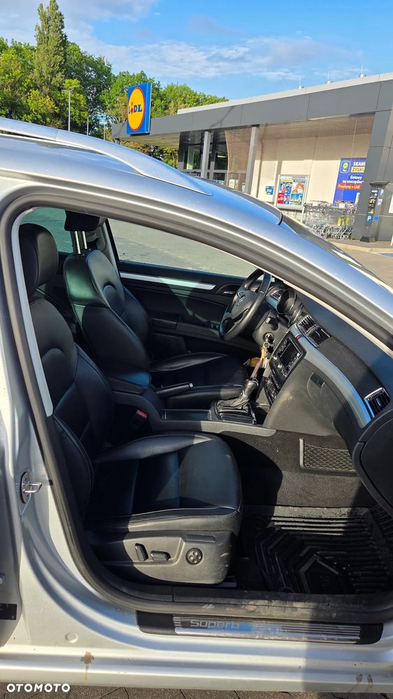 Skoda Superb 2.0 TDI DSG Elegance - 8