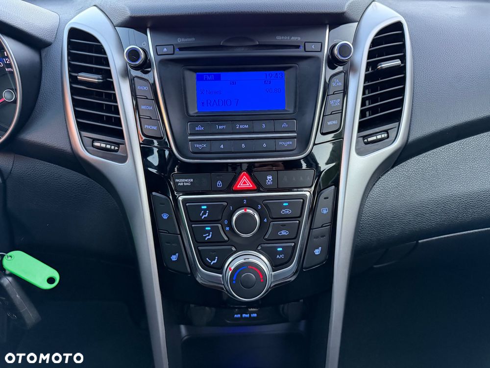 Hyundai i30 1.6 Comfort World Cup - 8