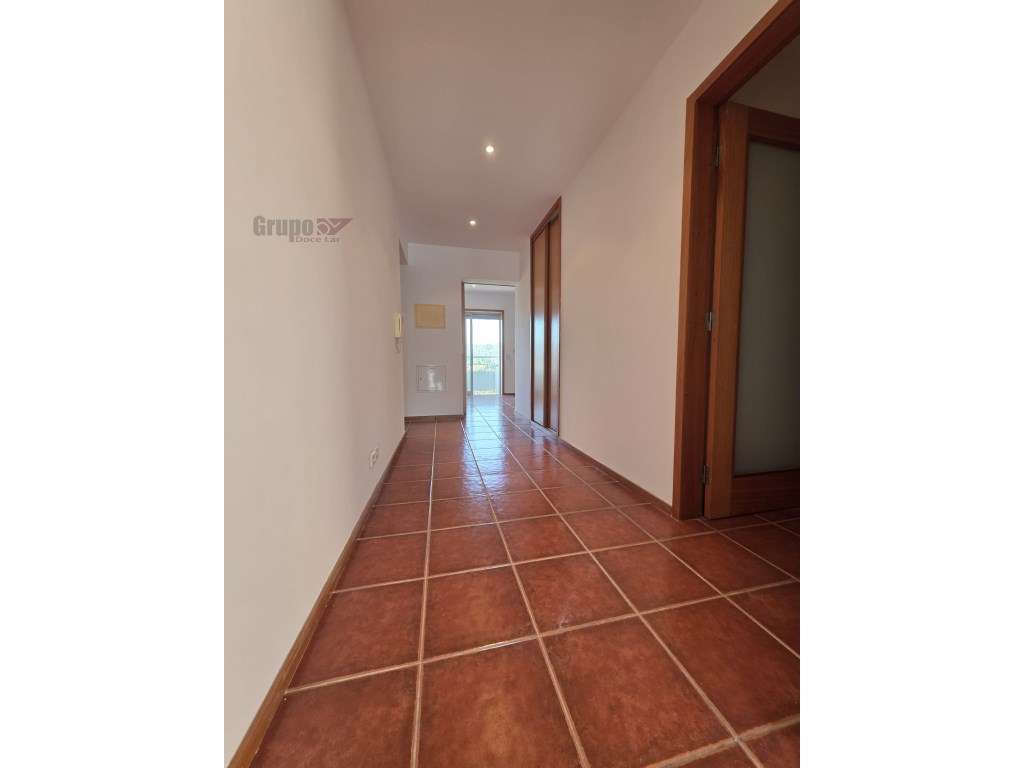 Moderno Apart. T2 com Garagem Box, Varanda Panorâmica e Lareira em ... - Grande imagem: 4/29