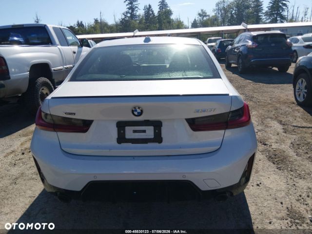 BMW Seria 3 330i xDrive M Sport - 10