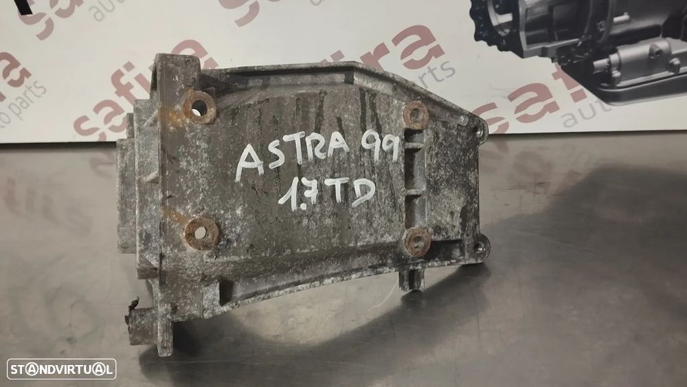 APOIO / SUPORTE DA BOMBA INJECTORA OPEL ASTRA G 98-00 1.7TD REF- 90572106 0822680 - 1