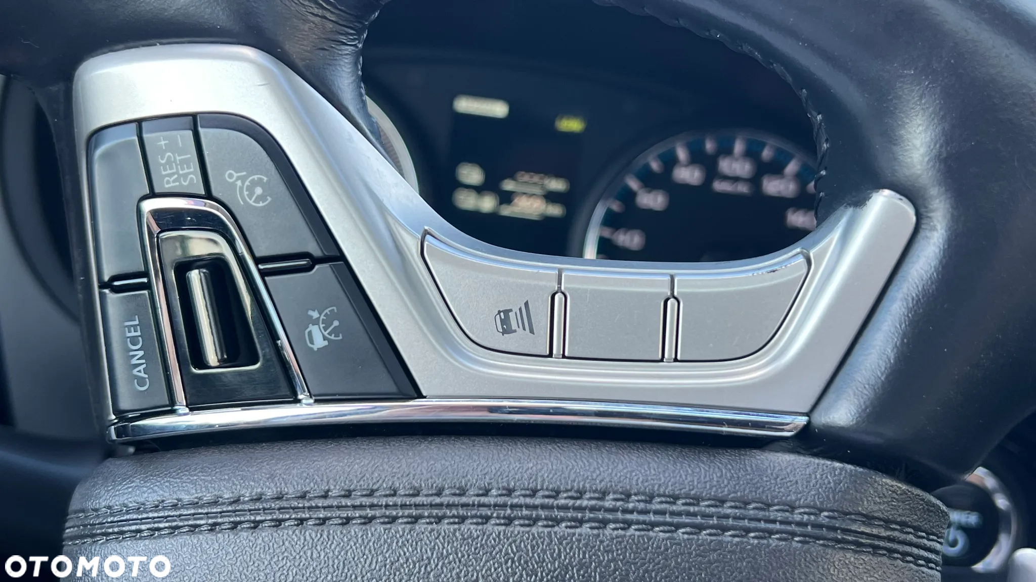 Mitsubishi Outlander - 40