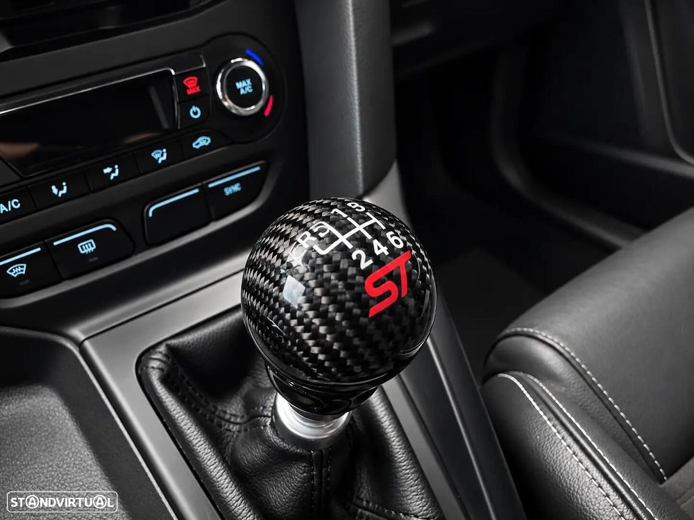 Ford Focus 2.0 EcoBoost ST c/ Pack Pele Desportiva - 36