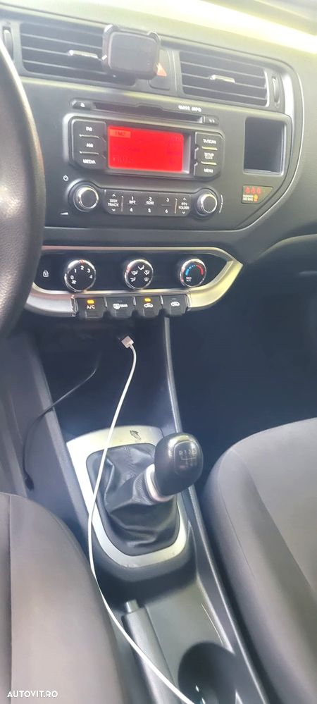 Kia Rio - 10