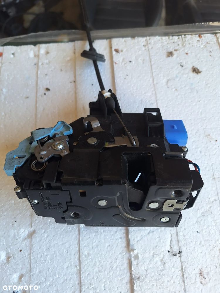 zamek drzwi lewy przód  VW GOLF V 3D1837015AB    (80/4)   (80/3) - 3
