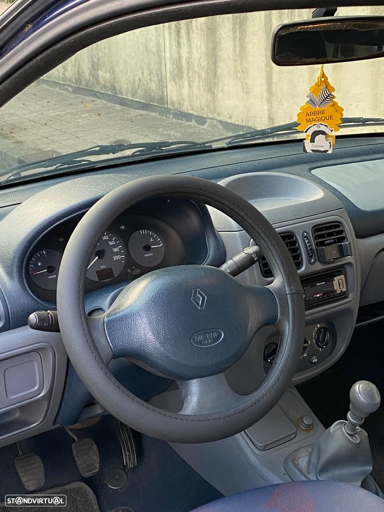 Renault Clio 1.2 RT - 9