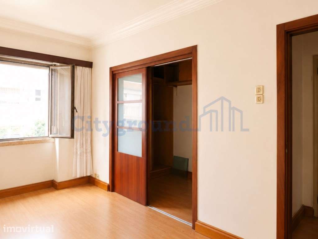 Apartamento T2 remodelado com varanda na zona da Junqueira | Junto ... - Grande imagem: 2/18