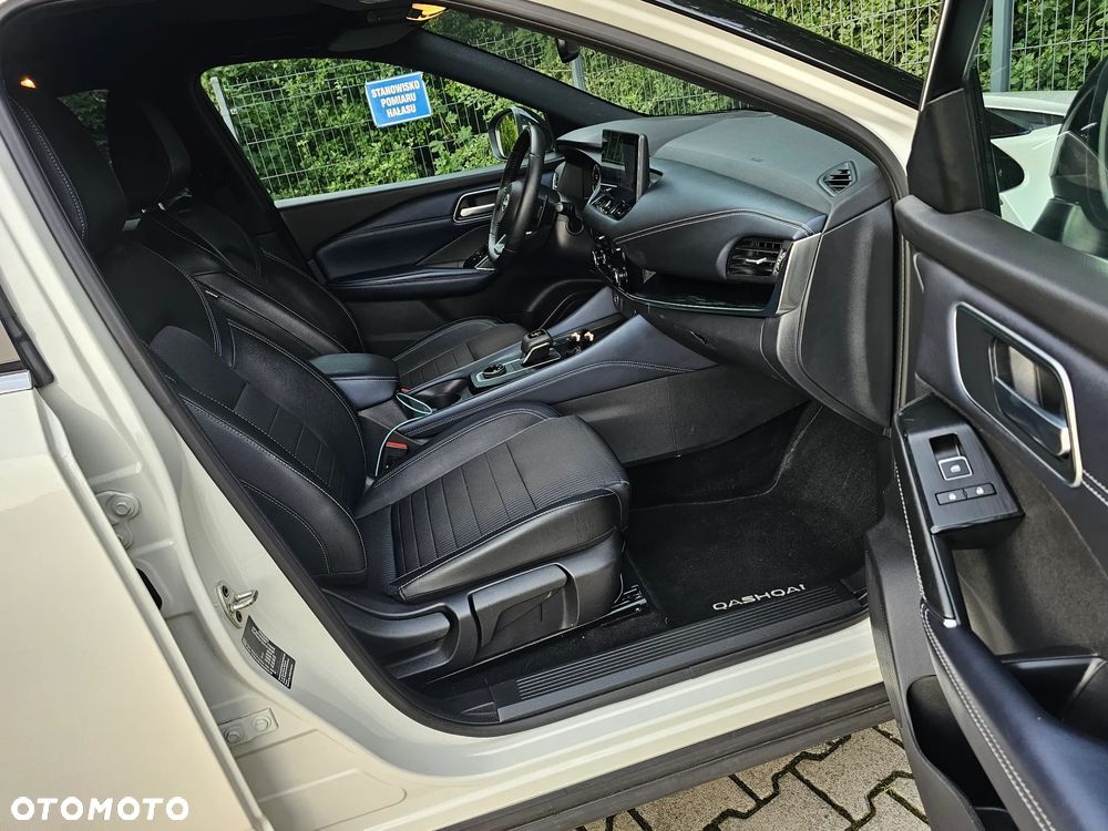 Nissan Qashqai 1.3 DIG-T 4x4 MHEV Xtronic Tekna - 35