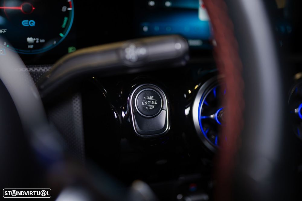 Mercedes-Benz A 250 e 8G-DCT AMG Line - 38