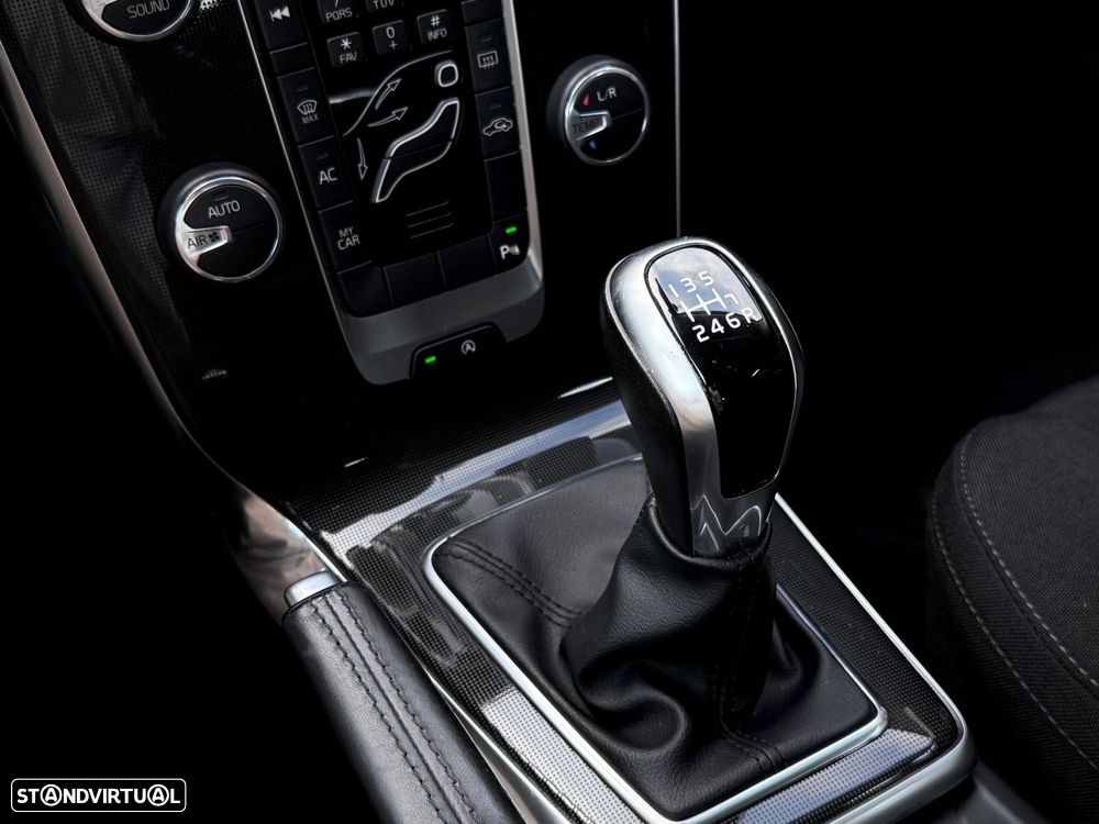 Volvo V40 2.0 D2 Momentum - 17