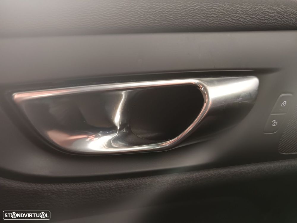 Volvo V60 2.0 B4 Momentum Plus Geartronic - 25