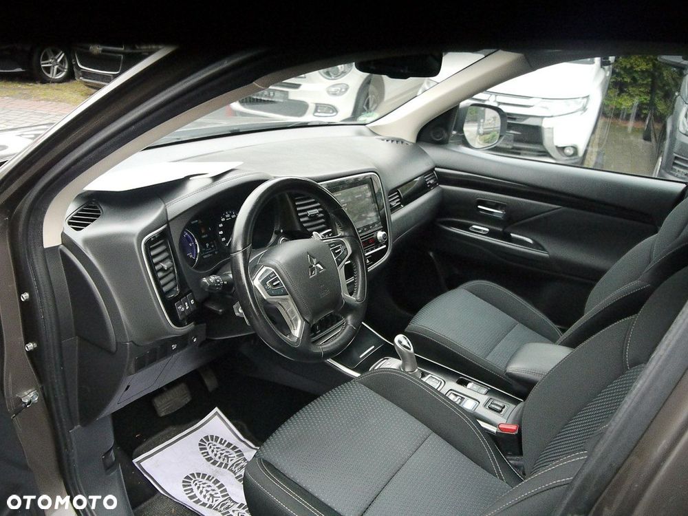 Mitsubishi Outlander - 29