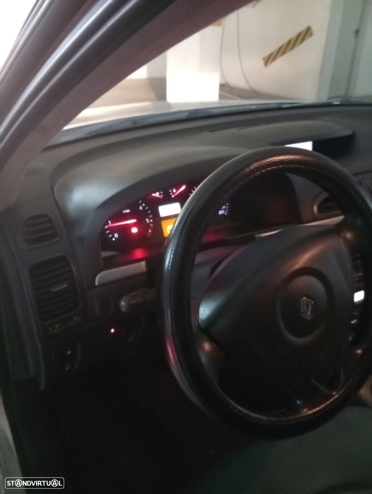 Renault Laguna 1.9 dCi Confort - 7