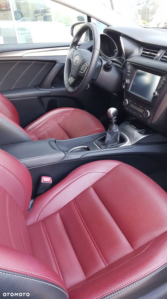 Toyota Avensis 2.0 D-4D Selection - 2